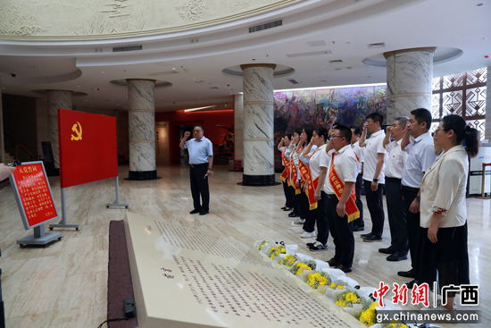 “人社处事标兵万里行”宣讲勾当走进广西百色