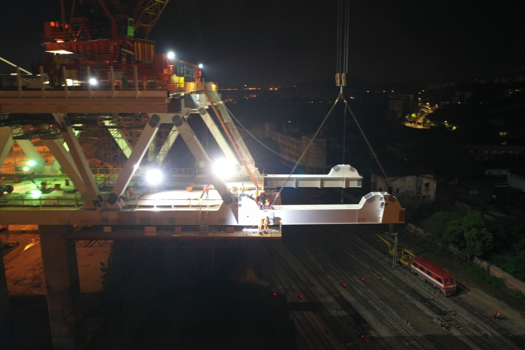 独家 | 世界最大、中心城区最高、凌驾七条铁路 重庆这座桥毕竟有多“难”建