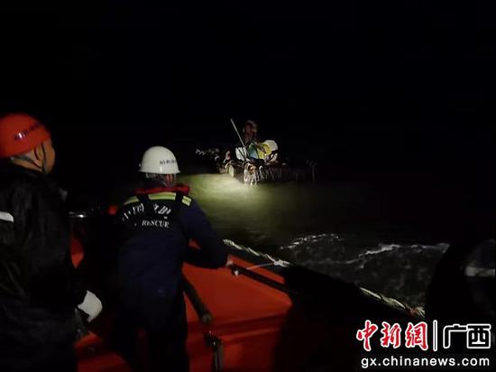 广西联通助力营救海上遇险北海渔民