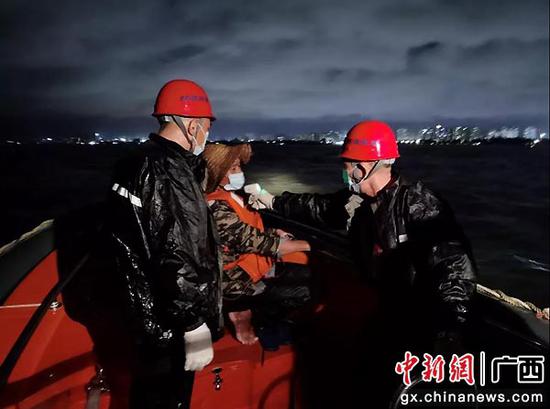 广西联通助力营救海上遇险北海渔民