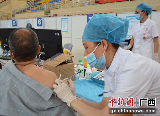 巴马超额完成新冠疫苗首剂接种任务