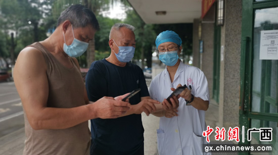 南溪山医院“端午节”当天为群众打针疫苗1380支