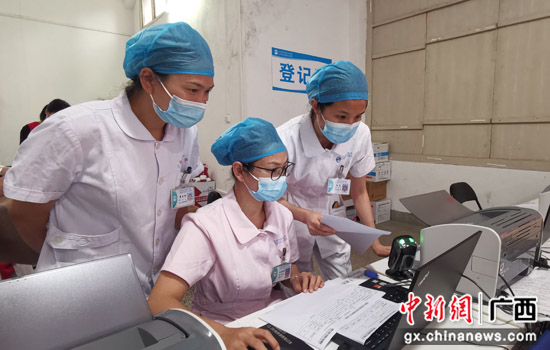 南溪山医院“端午节”当天为群众打针疫苗1380支