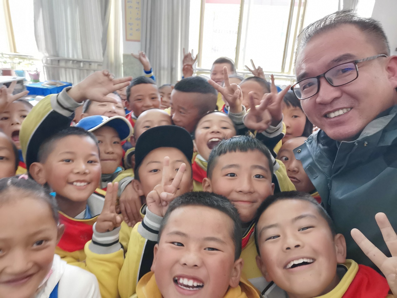 盛开在雪域高原的皖美教诲之花