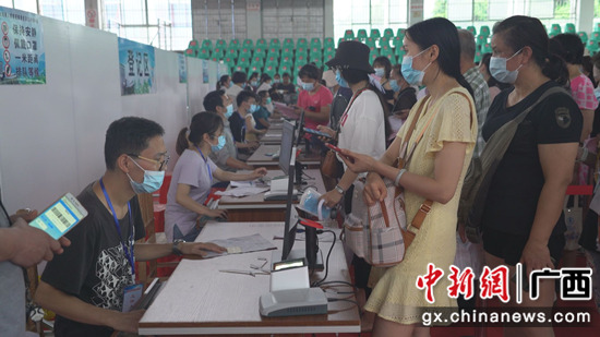 横县全力推进新冠疫苗接种事情