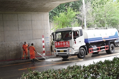 北京海淀区旱河路铁路桥下2人驾车渡水不幸遇难