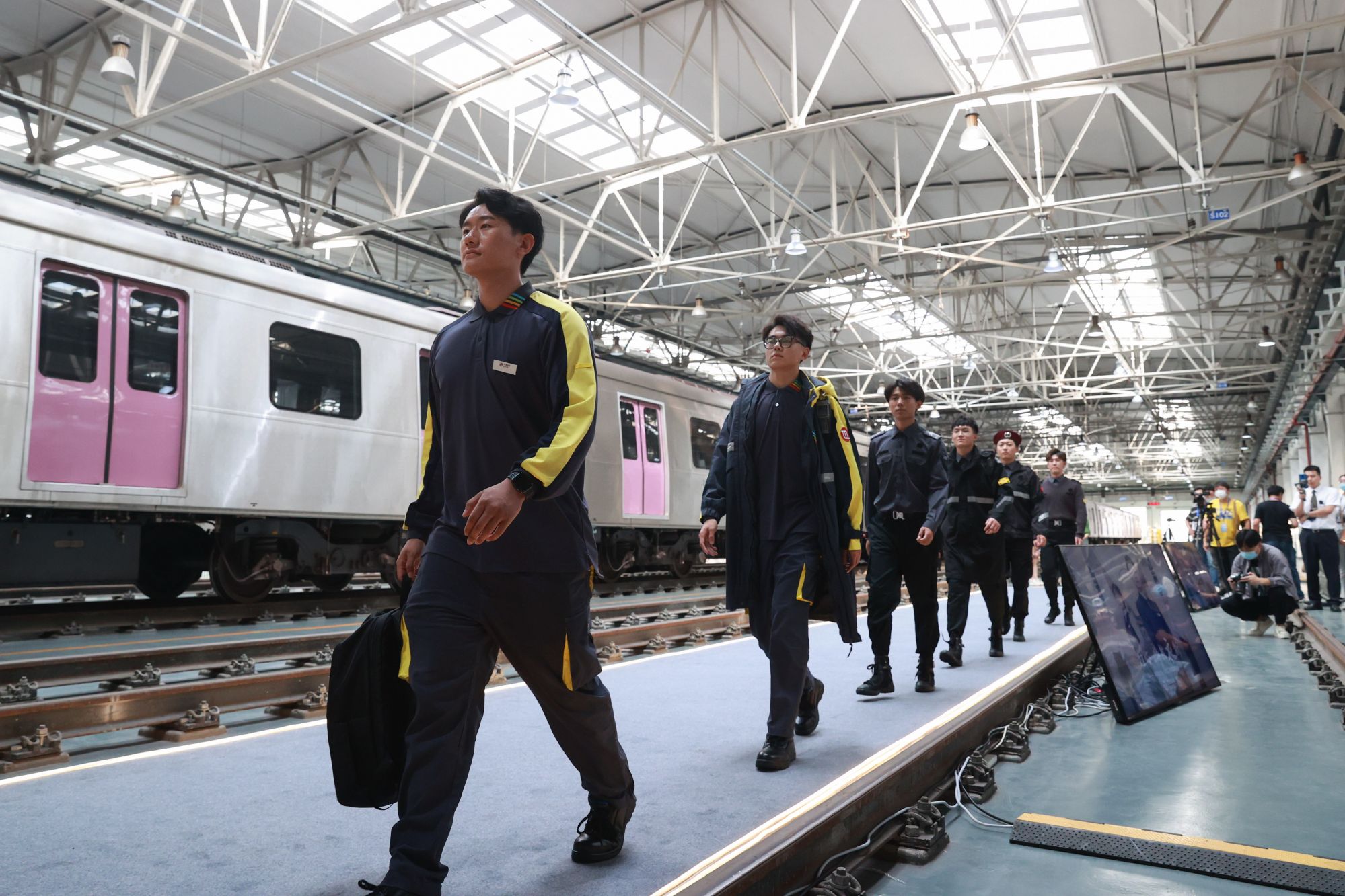 北京京港地铁员工着“新装”走秀 有颜又有料