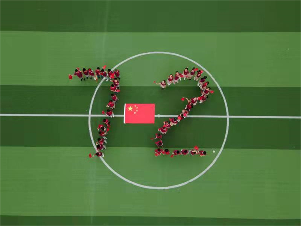 “我与国旗合个影”花式迎国庆