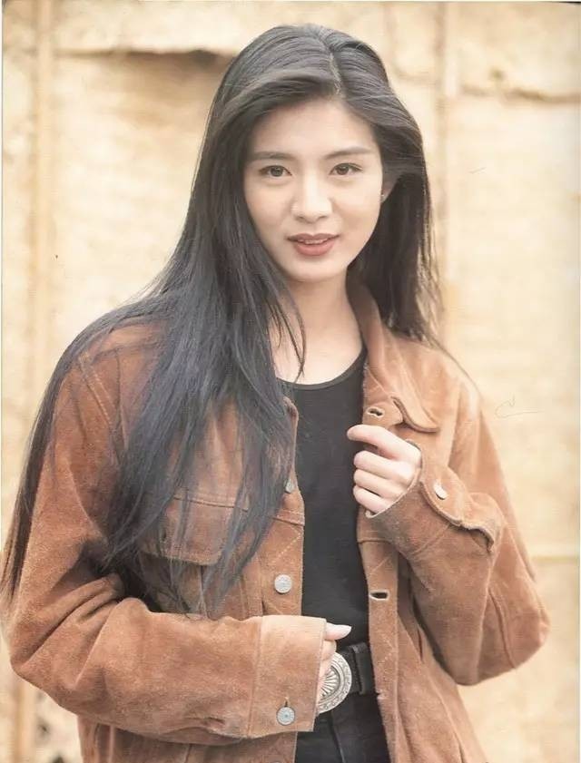 已是54岁的周慧敏，几经波折，终是圆满。