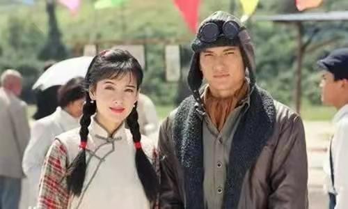 已是54岁的周慧敏，几经波折，终是圆满。