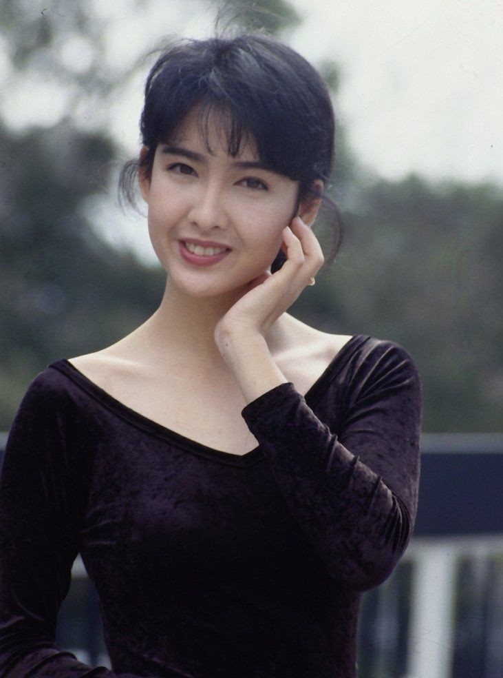 已是54岁的周慧敏，几经波折，终是圆满。