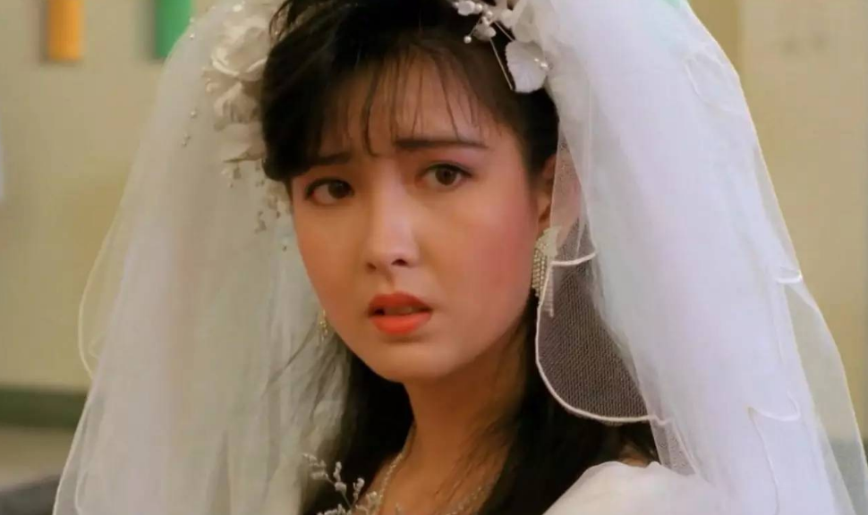 已是54岁的周慧敏，几经波折，终是圆满。