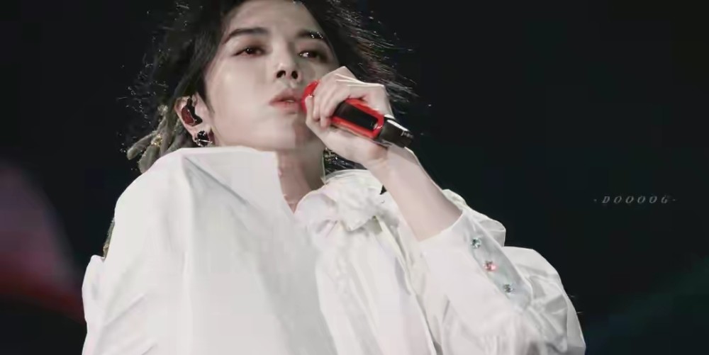 华晨宇海口火星演唱会开唱，演唱会造型风格惹争议？