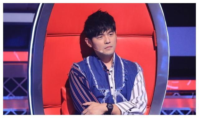 QQ音乐盛典第一批歌手官宣，出道一年，单依纯就跟周杰伦同台