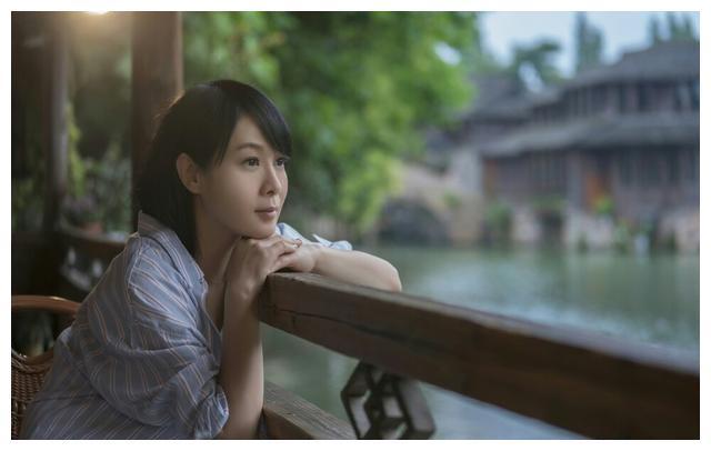 QQ音乐盛典第一批歌手官宣，出道一年，单依纯就跟周杰伦同台