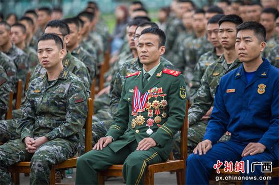 武警广西总队来宾支队邀先进典型与官兵共话使命担当