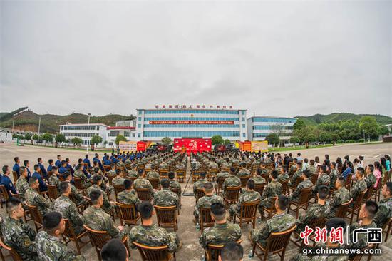 武警广西总队来宾支队邀先进典型与官兵共话使命担当