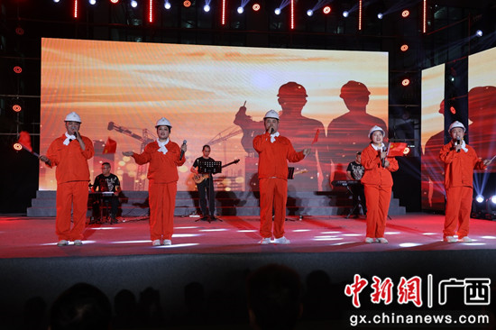 南宁市总工会庆祝“五·一”文艺晚会走进广西—东盟经开区