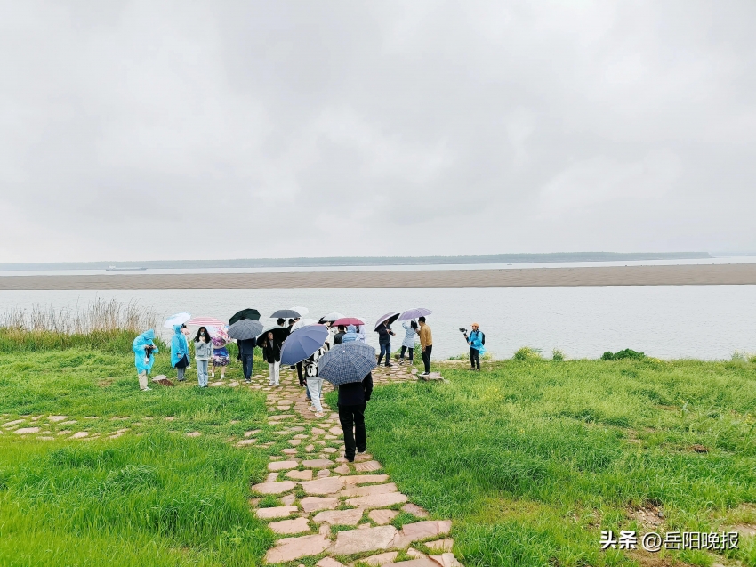 “好评中国·走进湖南”岳阳行暨“五年蝶变·守护碧水展新姿”网络主题宣传活动启动