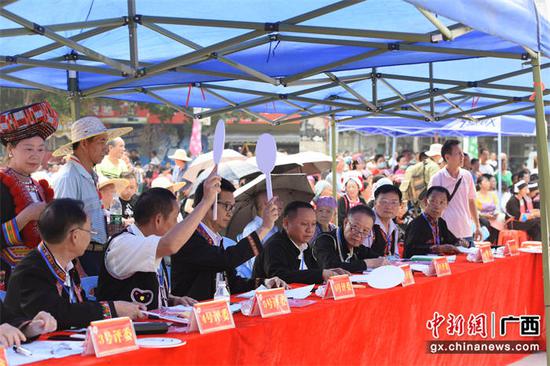 百色田林县举办“三月三”瑶族原生态山歌比赛文艺汇演