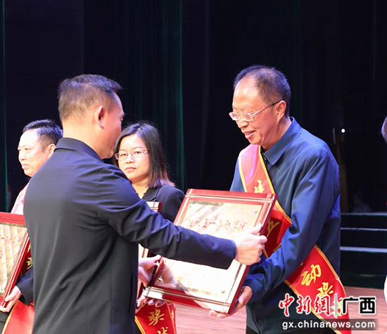 自治区南溪山医院荣获桂林市“五一”劳动奖状