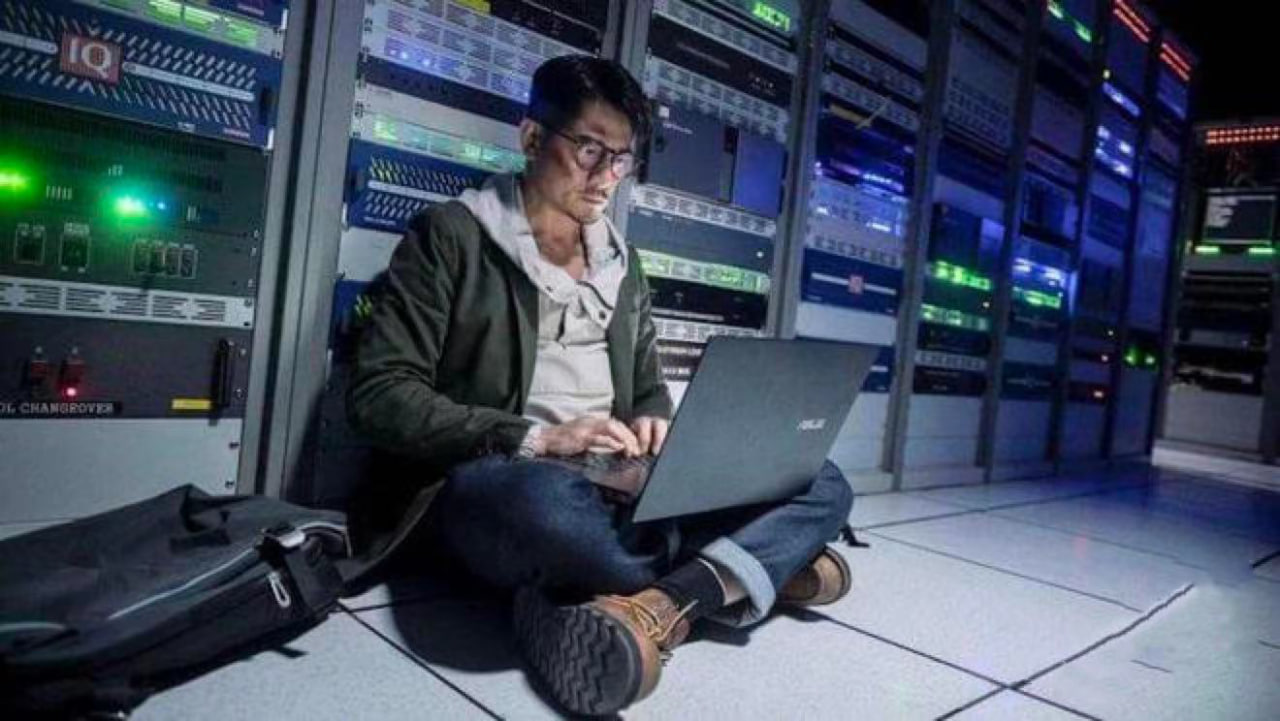 《断网》电视剧：拼体力不需烧脑力，菜鸟都能看懂的骇客攻防战