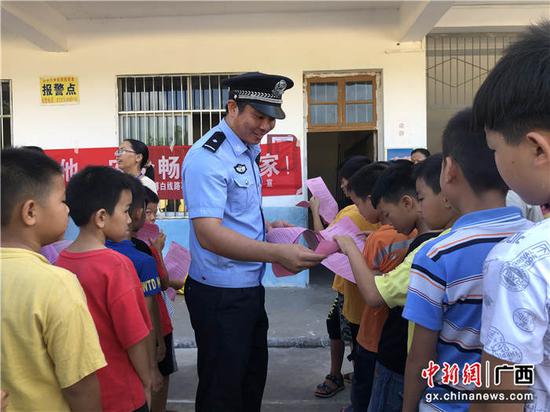 “五一”假期北海铁路公安处四成机关警力支援派出所工作