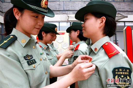 武警南宁支队供图 广西南宁武警官兵弘扬“五四”精神致敬青春