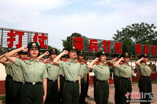 武警南宁支队供图 广西南宁武警官兵弘扬“五四”精神致敬青春