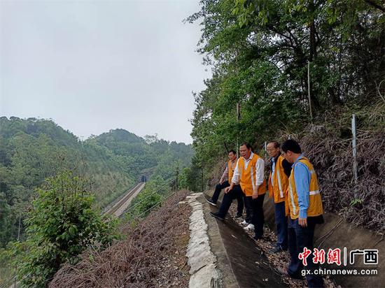 玉林工务段全面布防强化“五一”假期安全保障