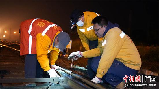 玉林工务段全面布防强化“五一”假期安全保障