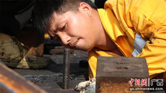 玉林工务段全面布防强化“五一”假期安全保障