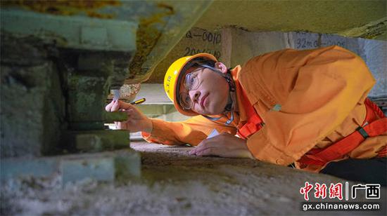 玉林工务段全面布防强化“五一”假期安全保障