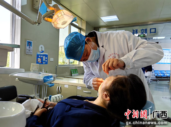 “五一”假期桂林医务人员坚守岗位护健康