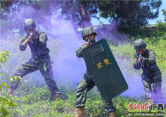 武警广西梧州支队反恐演练砺尖兵
