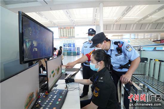 南宁铁警持续开展专项行动打击整治站车霸座等行为