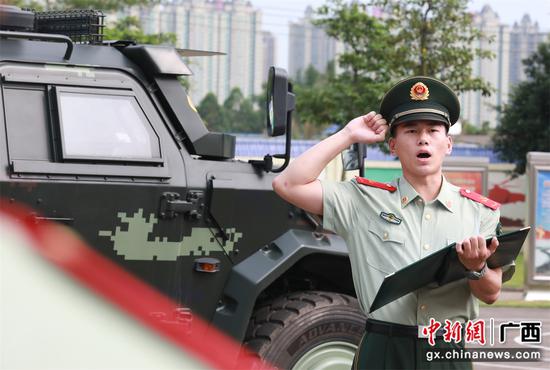 武警钦州支队组织青年官兵学习传承“五四”精神