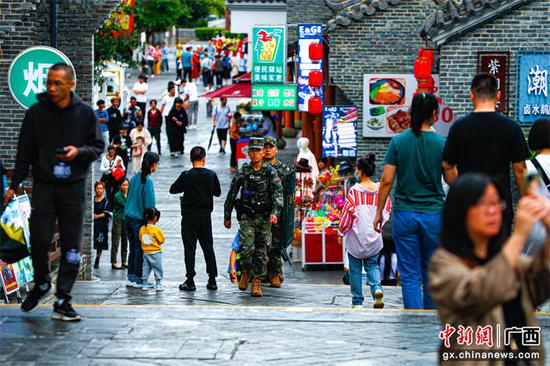 “五一”假期武警官兵用实际行动护国泰民安