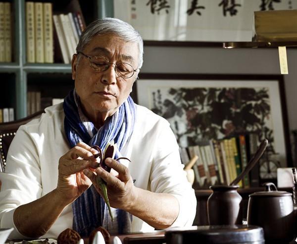 香港艺人从星马返回香港酒店，当场死亡