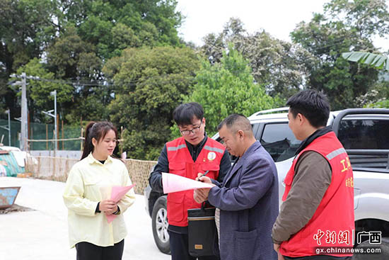 杜笙宁:用心服务群众的第一书记