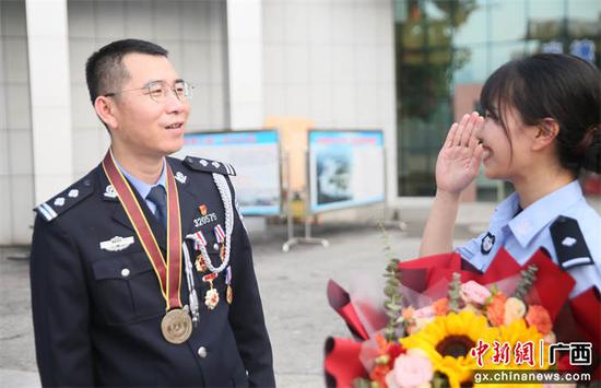 水口关出入境边防检查站开展先进事迹主题宣讲