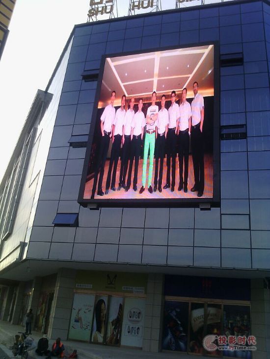 鑫彩光电大同市舒慧家居P16户外表贴全彩72㎡显示项目调试完工