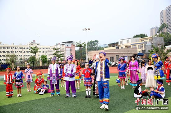 北流市欢庆壮乡“三月三” 禁毒山歌唱嗨来