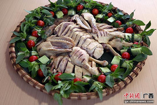 广西环江：毛南山乡多彩活动乐嗨“三月三”