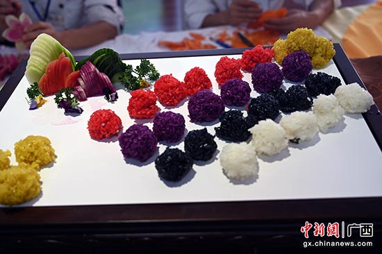 广西环江：毛南山乡多彩活动乐嗨“三月三”