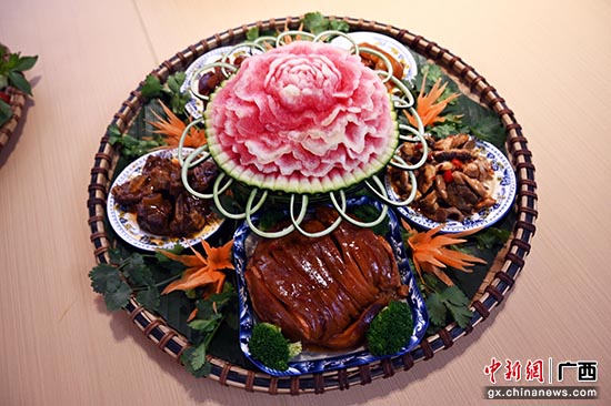 广西环江：毛南山乡多彩活动乐嗨“三月三”