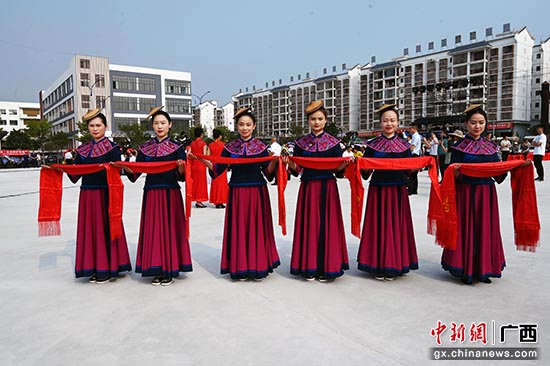 广西环江：毛南山乡多彩活动乐嗨“三月三”