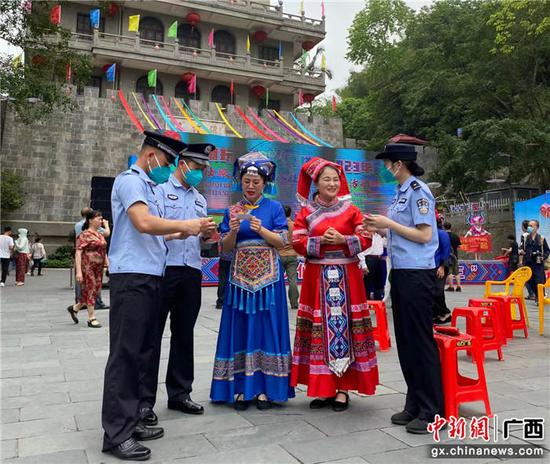 南疆国门壮韵浓 警民共庆“三月三”