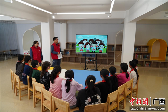 百色田阳“南网知行书屋”点亮孩子阅读梦