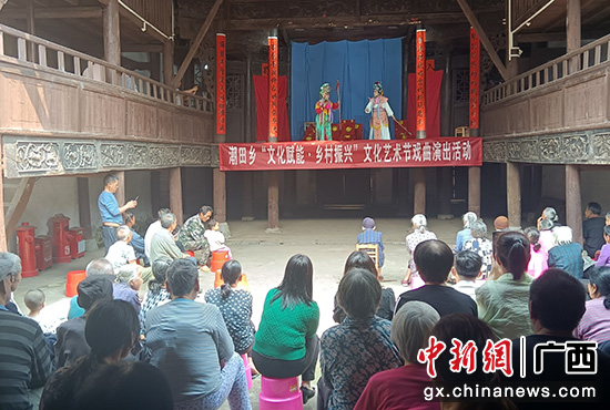 桂林灵川县启动三月三系列活动 彩调话剧走进乡村